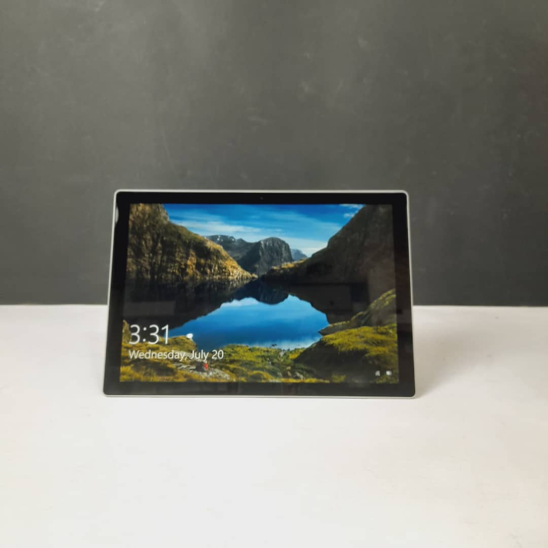 صفحه نمایش ماکروسافت سرفیس پرو Surface Pro 5 رم ۸ پردازنده i7-7600U